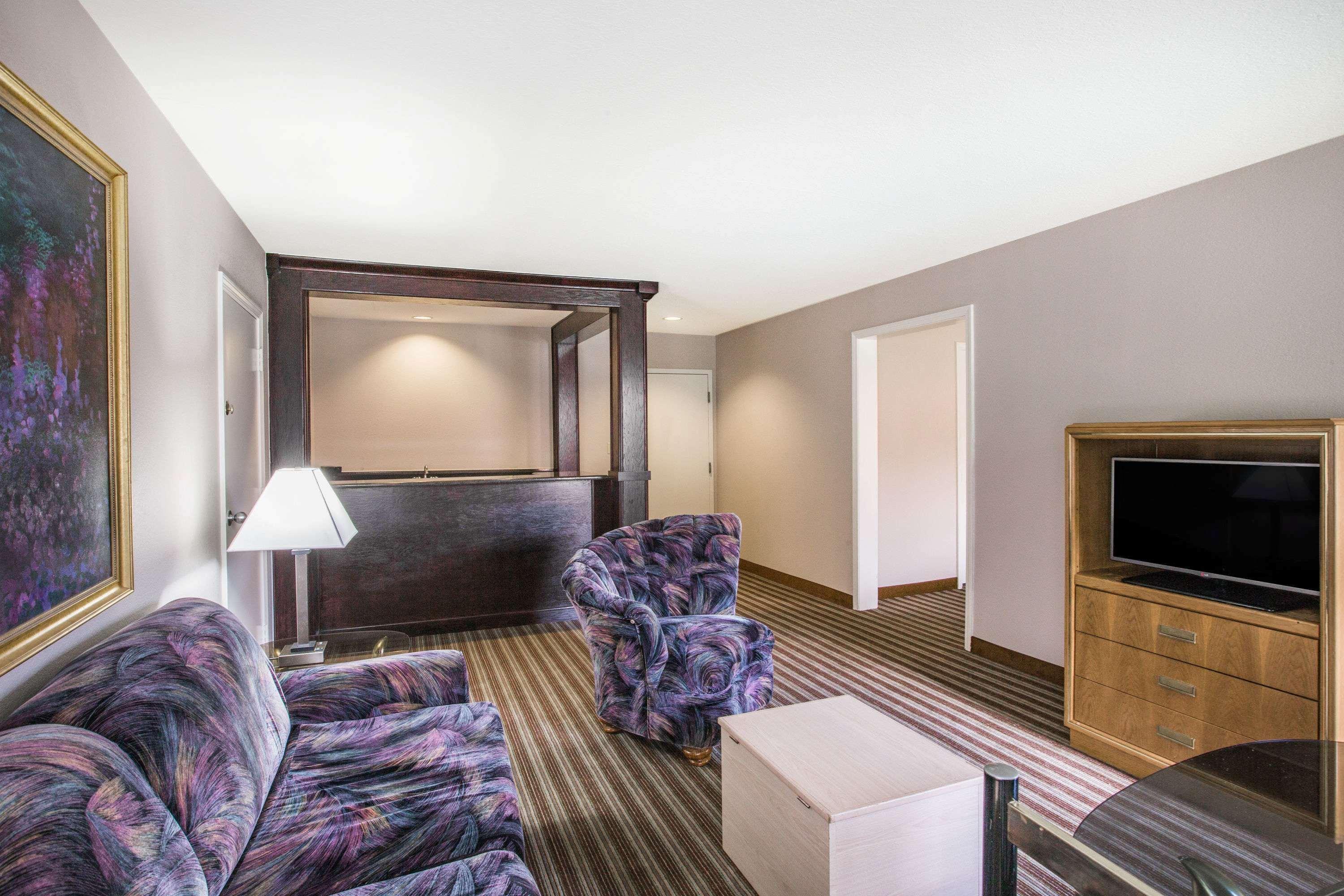 Hotel Super 8 By Wyndham Oxford Esterno foto