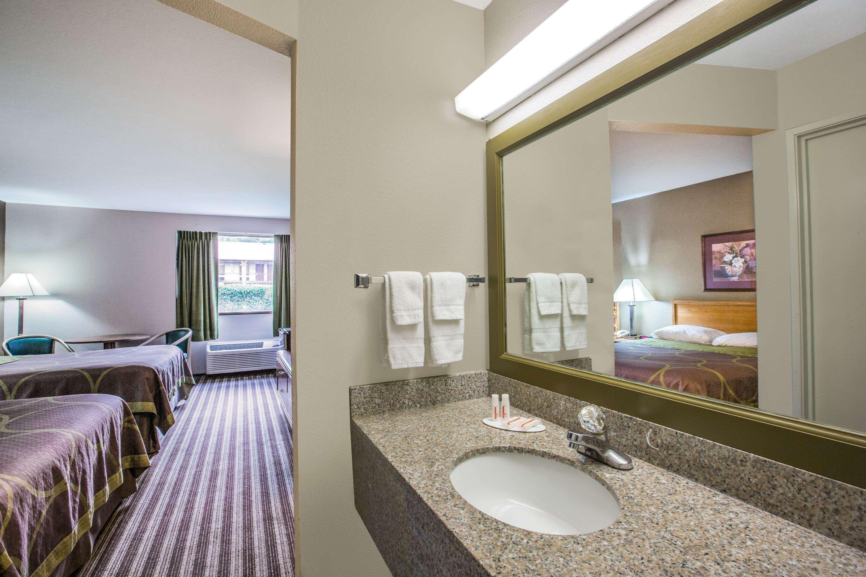 Hotel Super 8 By Wyndham Oxford Esterno foto