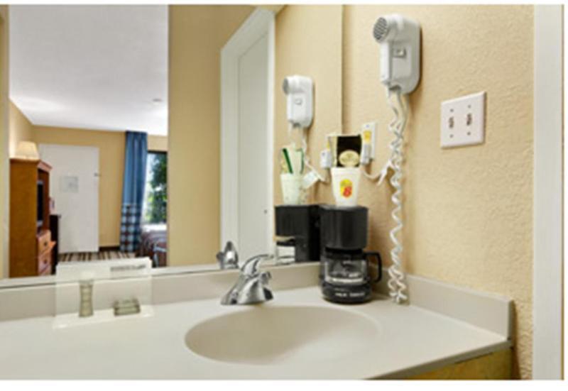 Hotel Super 8 By Wyndham Oxford Esterno foto